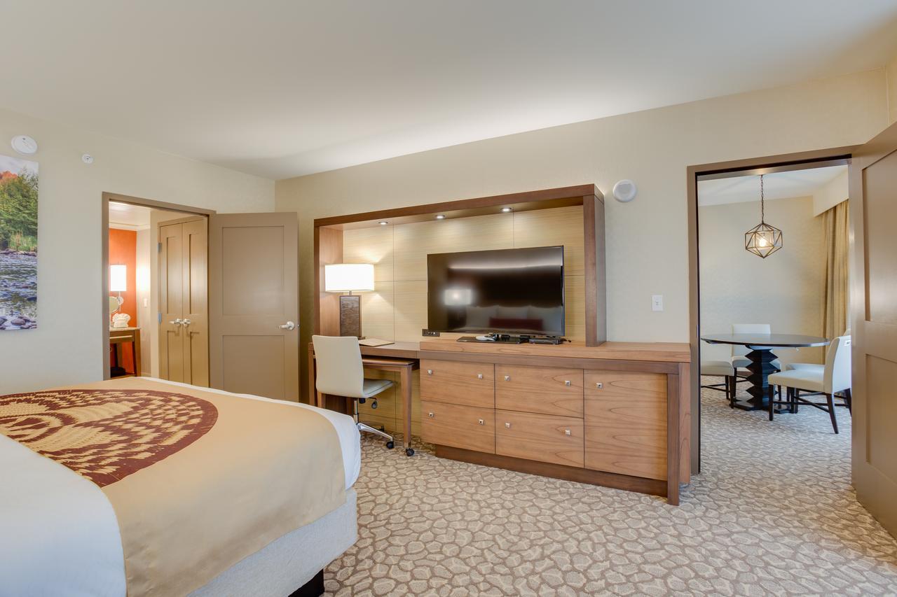 Executive Suite,625279720:JPEG